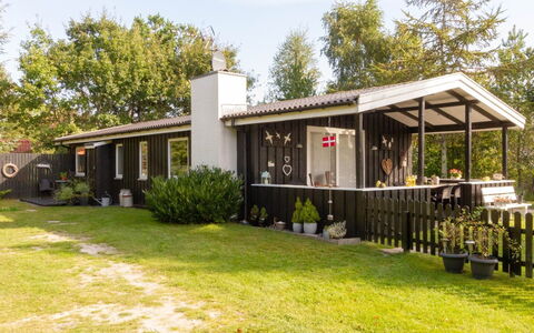Ditleif - 400M from the Sea: Bois, Tache De Bois, Planche, Dur, Chalet, Plate-Forme, Siding, Ombre, Parquet, Batiments Jardin