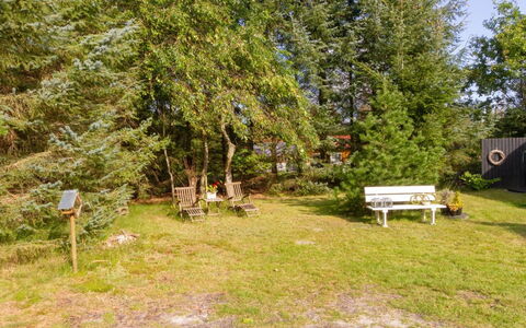 Ditleif - 400M from the Sea: Bois, Tache De Bois, Planche, Dur, Chalet, Plate-Forme, Siding, Ombre, Parquet, Batiments Jardin