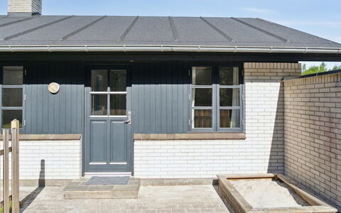 Henny - 1.5Km from the Sea: Piscine, Mobilier De Jardin, Meubles, Recours, Dalle, Eco Hôtel, Ombre, Chaise, Loisir, Biens