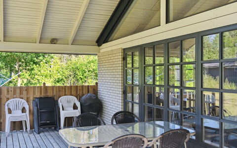 Henny - 1.5Km from the Sea: Piscine, Mobilier De Jardin, Meubles, Recours, Dalle, Eco Hôtel, Ombre, Chaise, Loisir, Biens