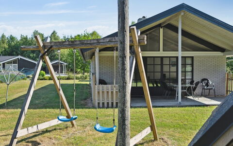 Henny - 1.5Km from the Sea: Piscine, Mobilier De Jardin, Meubles, Recours, Dalle, Eco Hôtel, Ombre, Chaise, Loisir, Biens