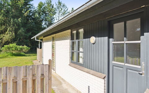 Henny - 1.5Km from the Sea: Piscine, Mobilier De Jardin, Meubles, Recours, Dalle, Eco Hôtel, Ombre, Chaise, Loisir, Biens