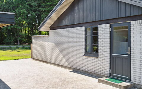 Henny - 1.5Km from the Sea: Piscine, Mobilier De Jardin, Meubles, Recours, Dalle, Eco Hôtel, Ombre, Chaise, Loisir, Biens