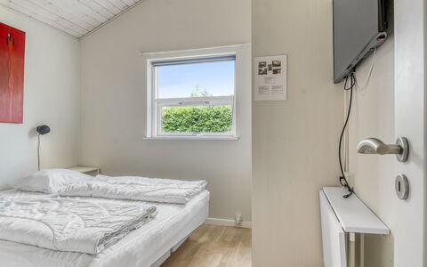 Karstina - 1Km from the Sea: Mur, Bois, Chambre, Lit, Plafond, Sol, Domicile, Literie, Cadre De Lit, Drap De Lit