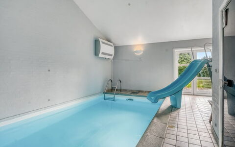 Karstina - 1Km from the Sea: Piscine, Composite, Recours, Loisir, Hôtel, Conception, Centre De Loisirs, Eco Hôtel, Daylighting, Luminaire Plomberie