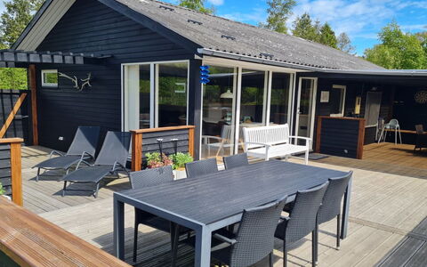 Matz - 350M from the Sea: Meubles, Design Intérieur, Sol, Bois, Sol, Plafond, Parquet, Chaise, Table, Éclairage