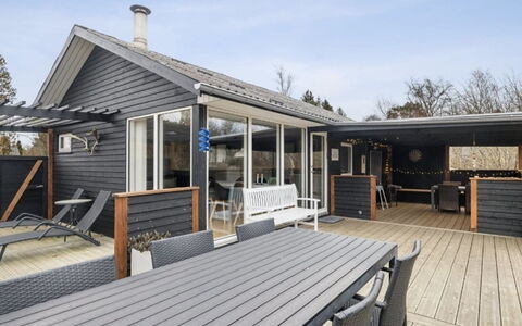 Matz - 350M from the Sea: Meubles, Design Intérieur, Sol, Bois, Sol, Plafond, Parquet, Chaise, Table, Éclairage