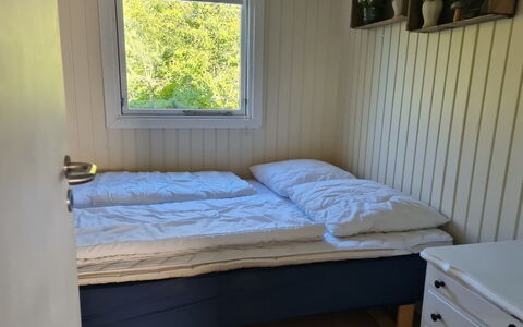 Matz - 350M from the Sea: Bois, Chambre, Drap De Lit, Lit, Sol, Sol, Literie, Cadre De Lit, Tache De Bois, Pièce