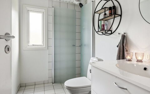 Matz - 350M from the Sea: Design Intérieur, Luminaire Plomberie, Mur, Salle De Bains, Sol, Sol, Toilette, Plomberie, Siège De Toilette, Robinet