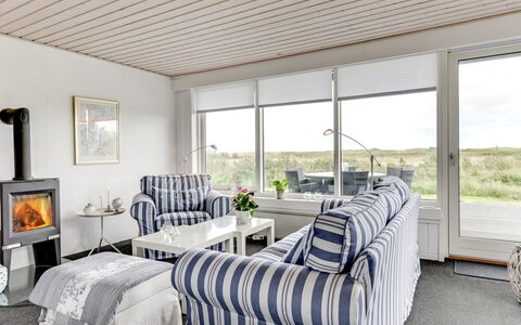 Mumme - 100M from the Sea: Meubles, Design Intérieur, Sol, Sol, Plafond, Salon, Canapé, Chaise, Pièce, Domicile