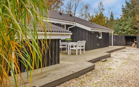 Hielm - 1Km from the Sea: Piscine, Mobilier De Jardin, Meubles, Recours, Dalle, Eco Hôtel, Ombre, Chaise, Loisir, Biens