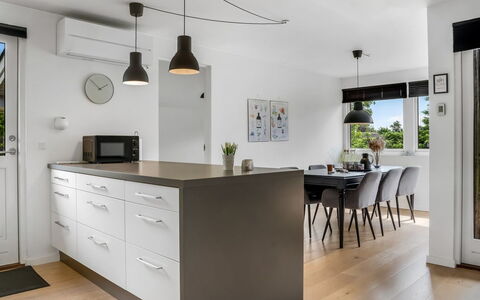 Rosmarie - 600M from the Sea: Meubles, Design Intérieur, Cuisine, Comptoir, Cabinetry, Sol, Luminaire, Sol, Mur, Chaise