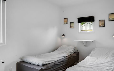 Rosmarie - 600M from the Sea: Mur, Lit, Chambre, Design Intérieur, Meubles, Plafond, Sol, Sol, Drap De Lit, Literie