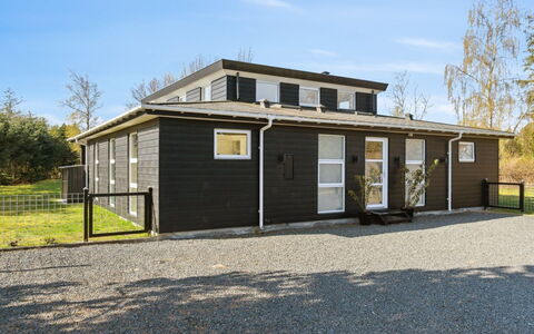 Todor - 1.1Km from the Sea: Piscine, Mobilier De Jardin, Meubles, Recours, Dalle, Eco Hôtel, Ombre, Chaise, Loisir, Biens