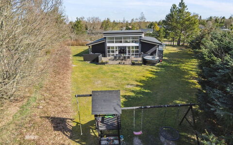 Todor - 1.1Km from the Sea: Piscine, Mobilier De Jardin, Meubles, Recours, Dalle, Eco Hôtel, Ombre, Chaise, Loisir, Biens