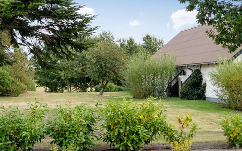 Rebecca - 1.5Km from the Sea: Toit, Maison, Domicile, Chalet, Siding, Biens, Allée, Batiments Jardin, Cour, Cabanon