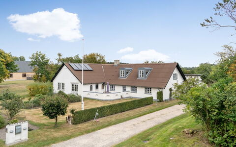 Rebecca - 1.5Km from the Sea: Toit, Maison, Domicile, Chalet, Siding, Biens, Allée, Batiments Jardin, Cour, Cabanon