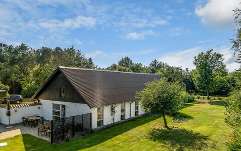 Rebecca - 1.5Km from the Sea: Toit, Maison, Domicile, Chalet, Siding, Biens, Allée, Batiments Jardin, Cour, Cabanon