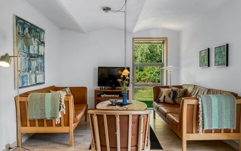 Rebecca - 1.5Km from the Sea: Toit, Maison, Domicile, Chalet, Siding, Biens, Allée, Batiments Jardin, Cour, Cabanon