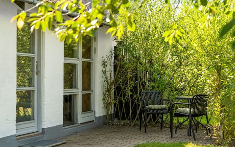 Rebecca - 1.5Km from the Sea: Toit, Maison, Domicile, Chalet, Siding, Biens, Allée, Batiments Jardin, Cour, Cabanon