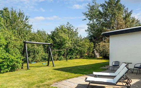 Rebecca - 1.5Km from the Sea: Toit, Maison, Domicile, Chalet, Siding, Biens, Allée, Batiments Jardin, Cour, Cabanon