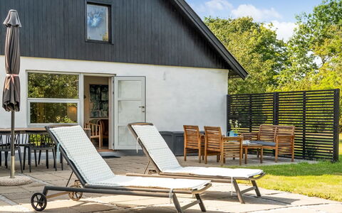 Rebecca - 1.5Km from the Sea: Toit, Maison, Domicile, Chalet, Siding, Biens, Allée, Batiments Jardin, Cour, Cabanon