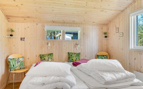Delco - 200M from the Sea: Design Intérieur, Bois, Chambre, Meubles, Plafond, Sol, Domicile, Lit, Sol, Pièce