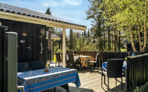 Delco - 200M from the Sea: Bois, Domicile, Porche, Ombre, Chalet, Chaise, Jardin, Arrière-Cour, Cour, Mobilier De Jardin