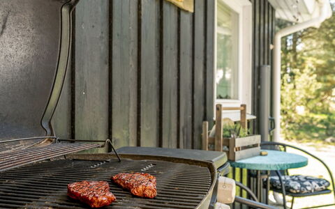 Delco - 200M from the Sea: Barbecue, Chaise, Mobilier De Jardin, Dur, Tableau De Plein Air, Aliments, Arrière-Cour