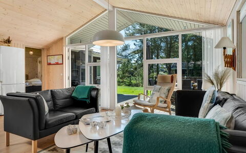 Delco - 200M from the Sea: Bois, Design Intérieur, Meubles, Salon, Canapé, Plafond, Domicile, Pièce