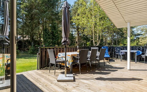 Delco - 200M from the Sea: Meubles, Design Intérieur, Sol, Bois, Sol, Plafond, Parquet, Chaise, Table, Éclairage