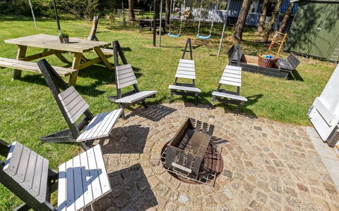 Delco - 200M from the Sea: Meubles, Design Intérieur, Sol, Bois, Sol, Plafond, Parquet, Chaise, Table, Éclairage