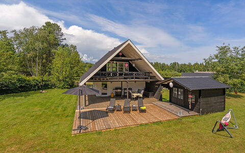 Edith - 1Km from the Sea: Meubles, Design Intérieur, Sol, Bois, Sol, Plafond, Parquet, Chaise, Table, Éclairage