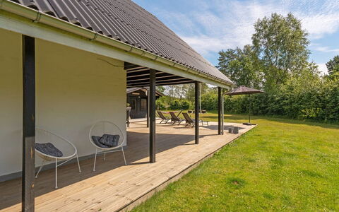 Edith - 1Km from the Sea: Meubles, Design Intérieur, Sol, Bois, Sol, Plafond, Parquet, Chaise, Table, Éclairage