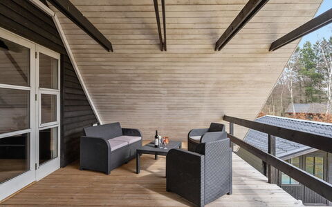 Edith - 1Km from the Sea: Meubles, Design Intérieur, Sol, Bois, Sol, Plafond, Parquet, Chaise, Table, Éclairage