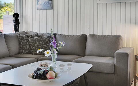 Mina - 1.4Km from the Sea: Meubles, Canapé, Design Intérieur, Sol, Salon, Sol, Domicile, Table, Table Basse