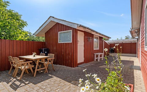 Mina - 1.4Km from the Sea: Meubles, Design Intérieur, Sol, Bois, Sol, Plafond, Parquet, Chaise, Table, Éclairage