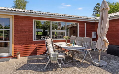 Mina - 1.4Km from the Sea: Meubles, Design Intérieur, Sol, Bois, Sol, Plafond, Parquet, Chaise, Table, Éclairage