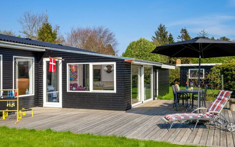 Yorick - 1Km from the Sea: Meubles, Design Intérieur, Sol, Bois, Sol, Plafond, Parquet, Chaise, Table, Éclairage