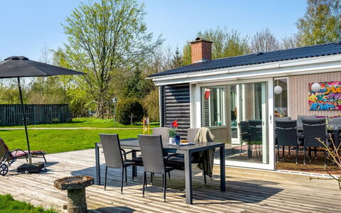 Yorick - 1Km from the Sea: Meubles, Design Intérieur, Sol, Bois, Sol, Plafond, Parquet, Chaise, Table, Éclairage