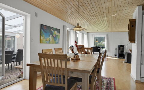 Yorick - 1Km from the Sea: Meubles, Design Intérieur, Sol, Bois, Sol, Plafond, Parquet, Chaise, Table, Éclairage
