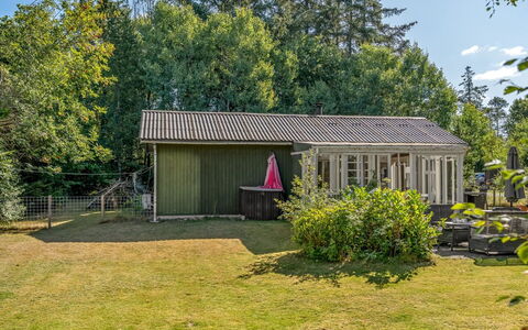 Ane - 1.7Km from the Sea: Herbe, Arbre, Maison, Toit, Arbuste, Domicile, Chalet, Jardin, Lot Terre