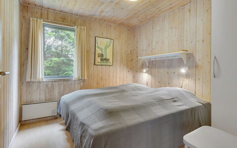 Ane - 1.7Km from the Sea: Bois, Sol, Chambre, Sol, Plafond, Design Intérieur, Lit, Pièce, Drap De Lit, Literie