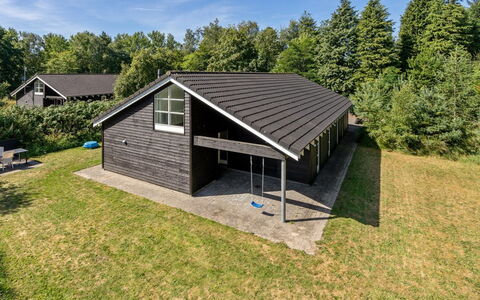 Ralda - 590M from the Sea: Architecture, Toit, Domicile, Composite, Daylighting, Siding, Allée