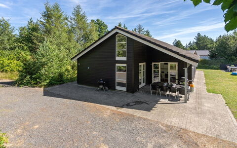 Ralda - 590M from the Sea: Architecture, Toit, Domicile, Composite, Daylighting, Siding, Allée
