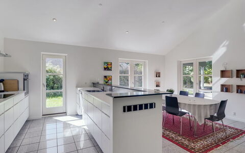 Ralda - 590M from the Sea: Architecture, Toit, Domicile, Composite, Daylighting, Siding, Allée