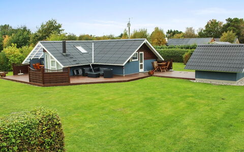 Jyde - 1.5Km from the Sea: Herbe, Toit, Maison, Domicile, Chalet, Lot Terre, Pelouse, Jardin, Ferme, Couverture De Sol