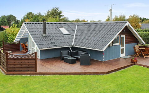 Jyde - 1.5Km from the Sea: Bois, Toit, Chalet, Plate-Forme, Ombre, Jardin, Dur, Cour, Siding, Pelouse