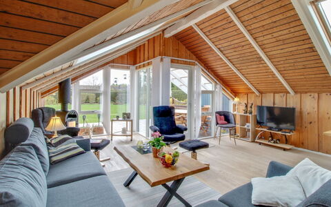 Jyde - 1.5Km from the Sea: Meubles, Design Intérieur, Sol, Bois, Sol, Plafond, Parquet, Chaise, Table, Éclairage