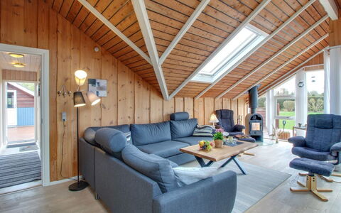 Jyde - 1.5Km from the Sea: Bois, Plafond, Design Intérieur, Domicile, Dur, Parquet, Salon, Tache De Bois, Planche, Chaise